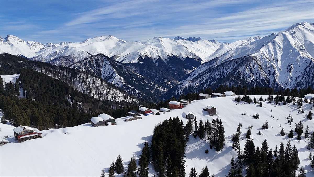 Rize’de Kaçkar Dağları ve yaylalardaki kar manzarası dronla görüntülendi