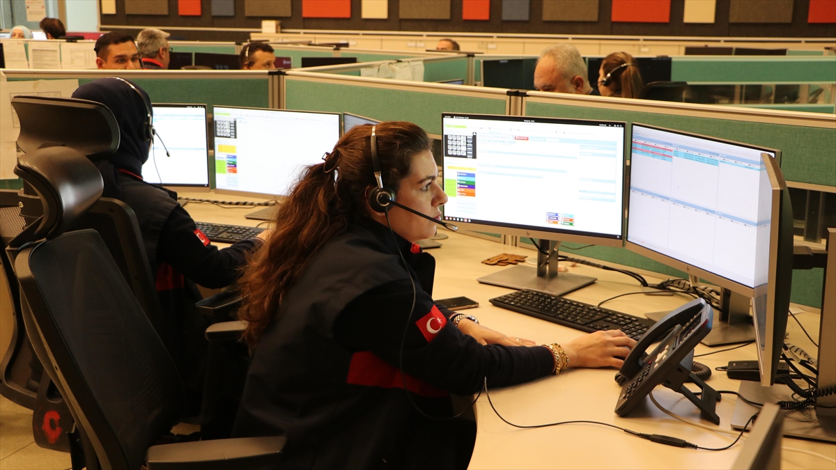 Rüya tabiri isteyen de takma dişi kaybolan da 112’yi aradı Rüya tabiri isteyen de takma dişi kaybolan da 112’yi aradı