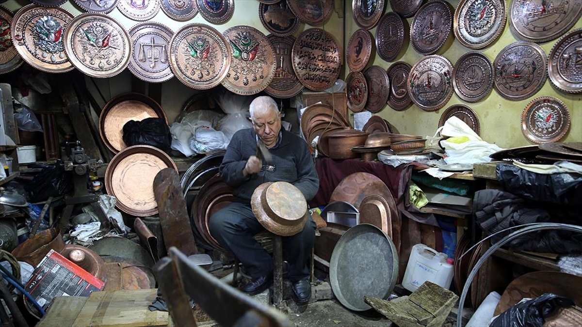 Şanlıurfa’da 60 yıllık usta bakırcılığı yaşatmak için başkanlık görevini yeniden üstlendi