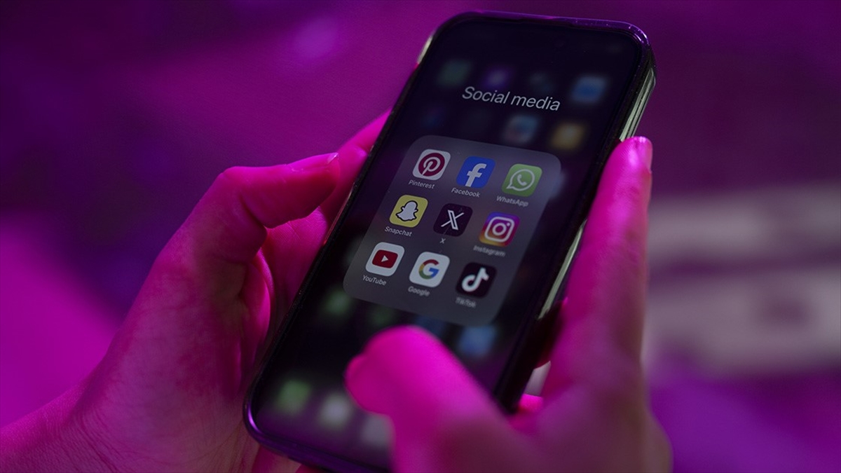 Slovenya’da 15 yaş altındakilerin sosyal medyaya erişiminin kısıtlanması gündemde Slovenya’da 15 yaş altındakilerin sosyal medyaya erişiminin kısıtlanması gündemde