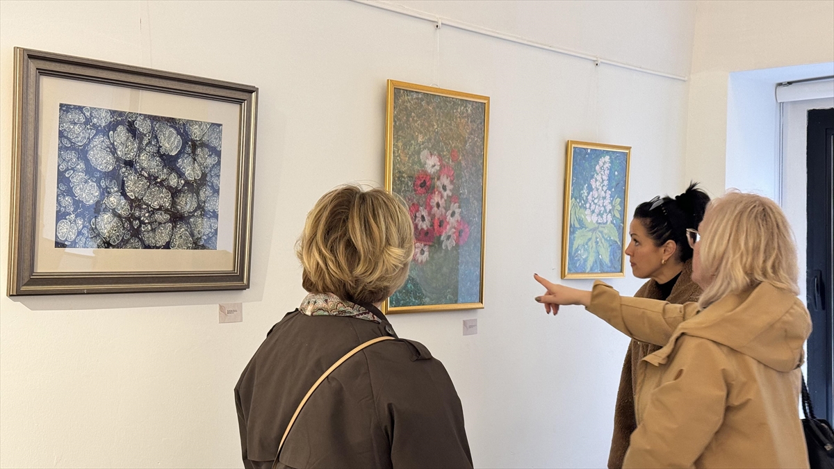 “Suya Yazılan” ebru sergisi Bağımsız Sanat Vakfı’nda açıldı