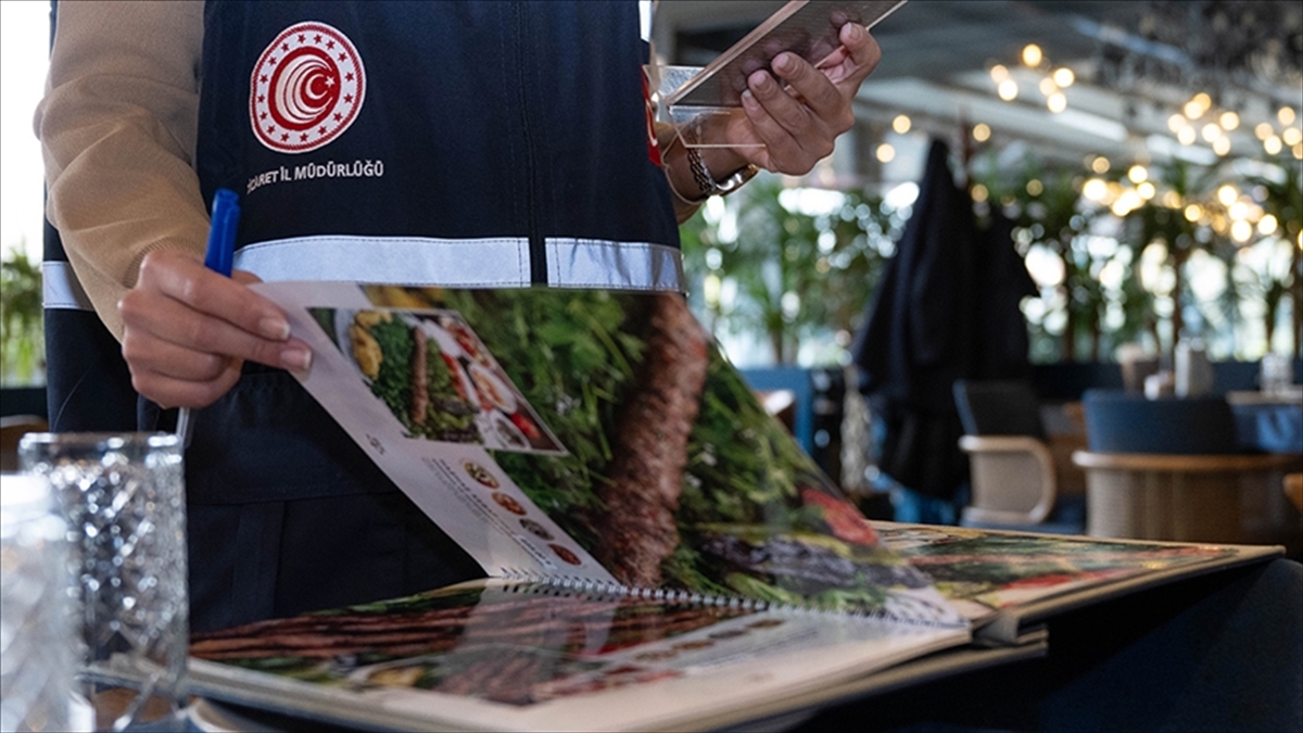 Ticaret Bakanlığı Bursa’da fahiş fiyat uyguladığı belirlenen işletmeye idari para cezası uyguladı Ticaret Bakanlığı Bursa’da fahiş fiyat uyguladığı belirlenen işletmeye idari para cezası uyguladı