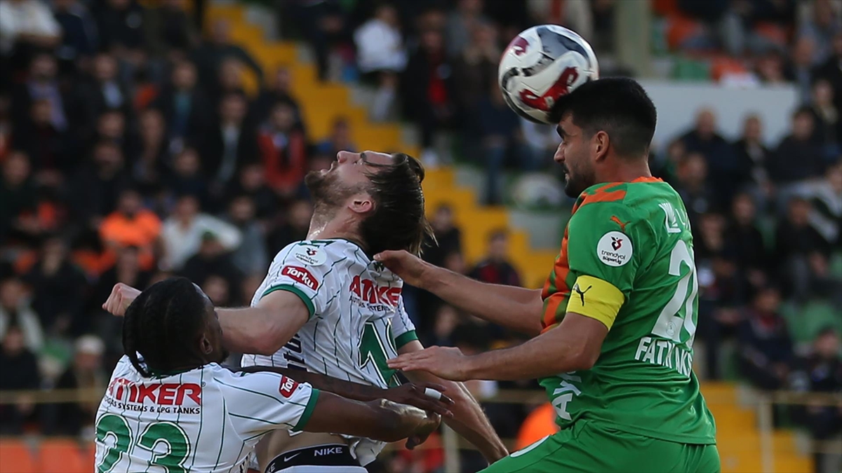 Trendyol Süper Lig’de Alanyaspor, Konyaspor’u 2-1 mağlup etti Trendyol Süper Lig’de Alanyaspor, Konyaspor’u 2-1 mağlup etti