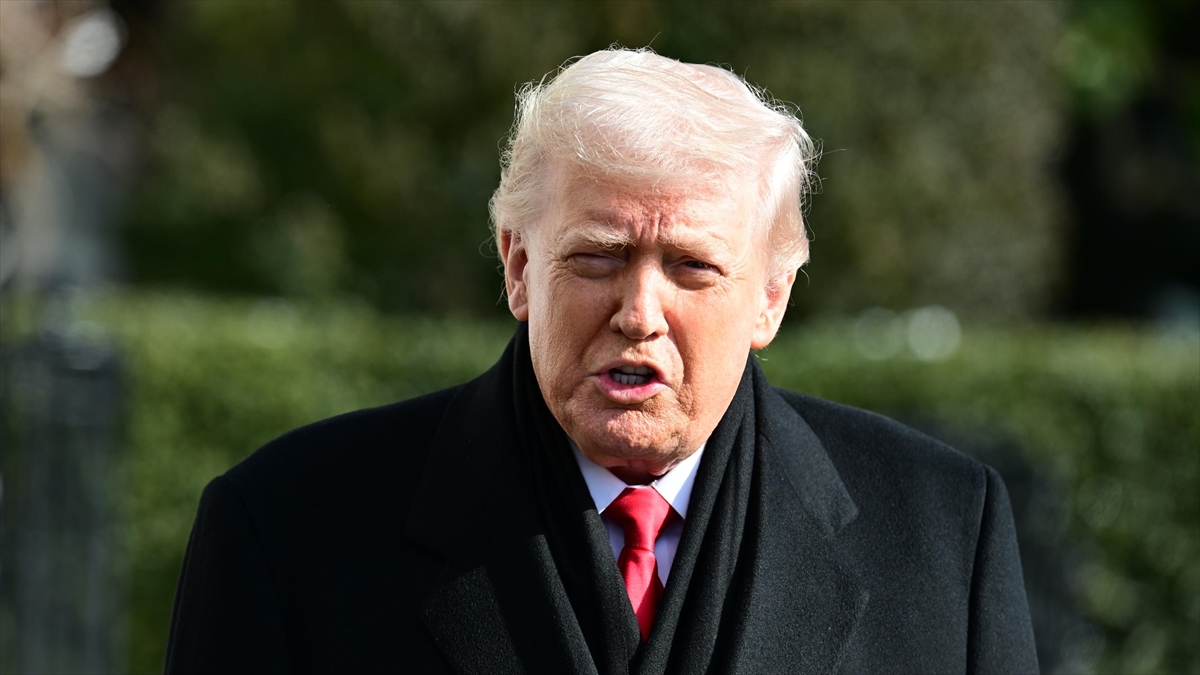 Trump, “hileli” diye nitelendirdiği seçimlerde seçmen kimliği ile vatandaşlık belgesinin sunulmasını istedi Trump, “hileli” diye nitelendirdiği seçimlerde seçmen kimliği ile vatandaşlık belgesinin sunulmasını istedi