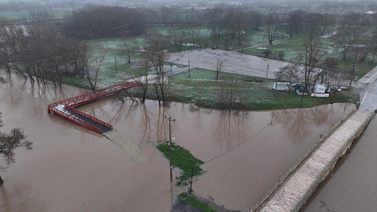 Tunca Nehri, Kırkpınar Güreşleri’nin yapıldığı Sarayiçi’nde kısmen taştı