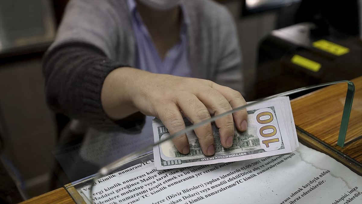 Turizm bölgeleri ve büyük şehirlerde yetkisiz döviz alım satımı yapanlar yakından takip edilecek