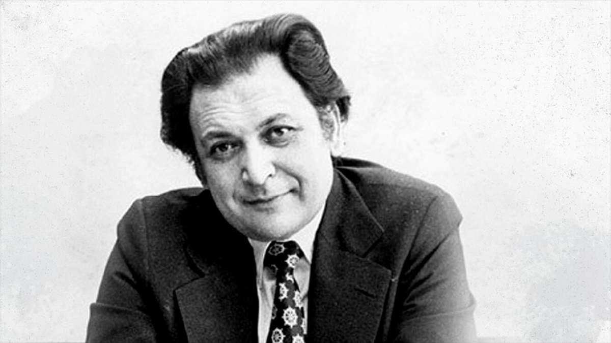 Türk basınının duayeni Nezih Demirkent ölüm yıl dönümünde saygı ve özlemle anılıyor