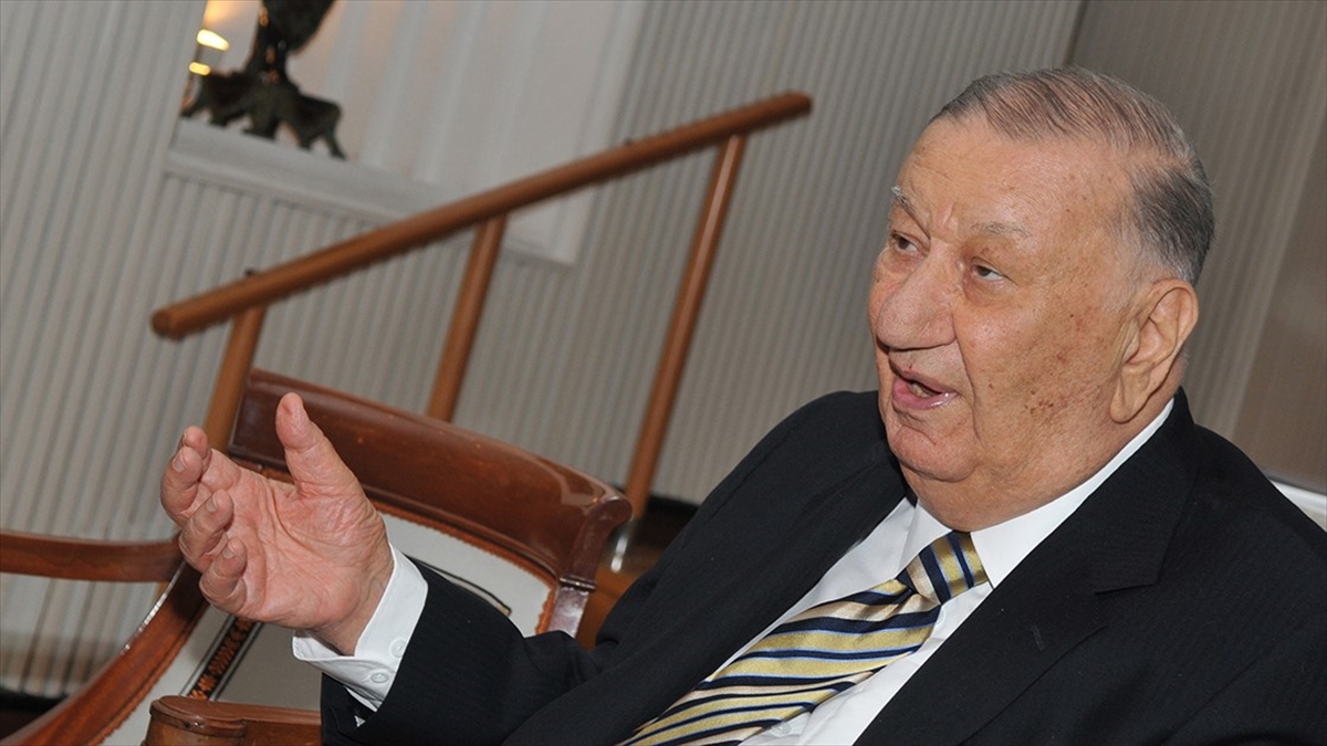 Türk yükseköğretiminin vizyonunu değiştiren “Hocabey”in vefatının üzerinden 16 yıl geçti Türk yükseköğretiminin vizyonunu değiştiren “Hocabey”in vefatının üzerinden 16 yıl geçti