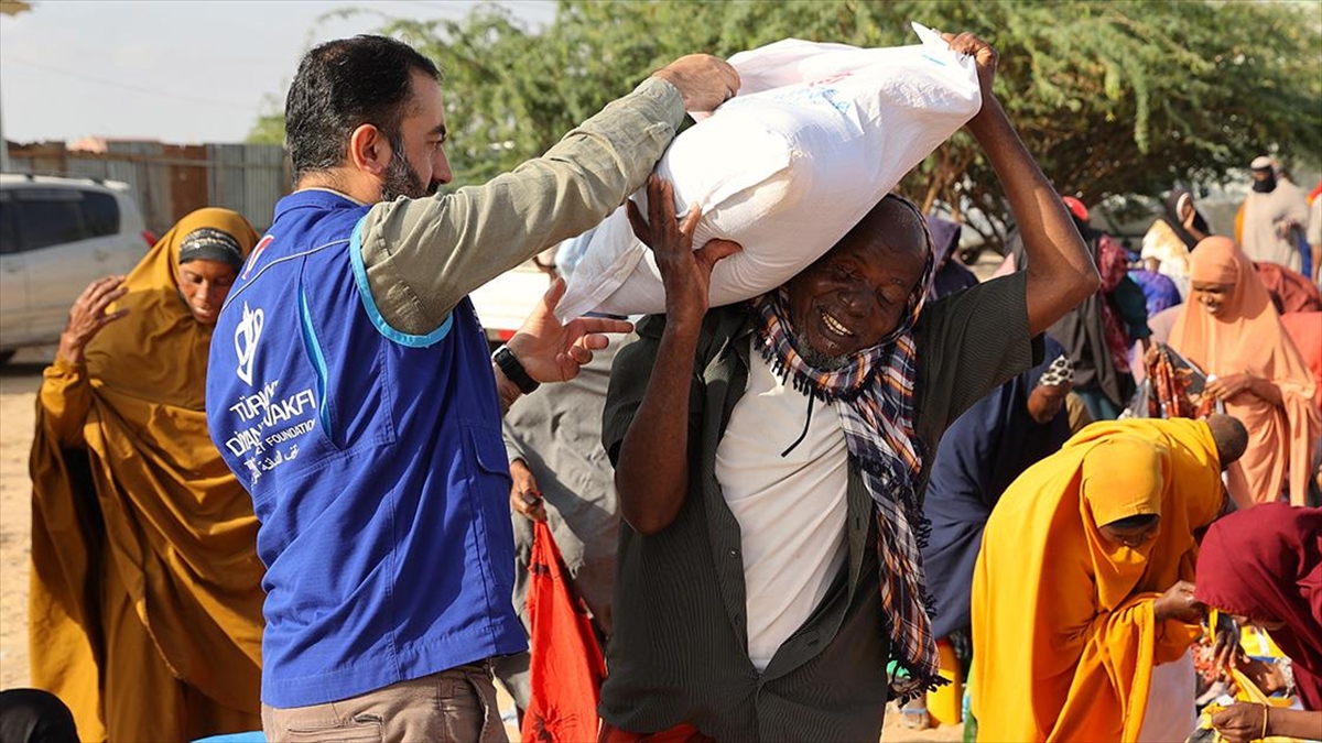 Türkiye Diyanet Vakfı, Somali’de ihtiyaç sahibi 8 bin 250 aileye gıda yardımı yaptı Türkiye Diyanet Vakfı, Somali’de ihtiyaç sahibi 8 bin 250 aileye gıda yardımı yaptı