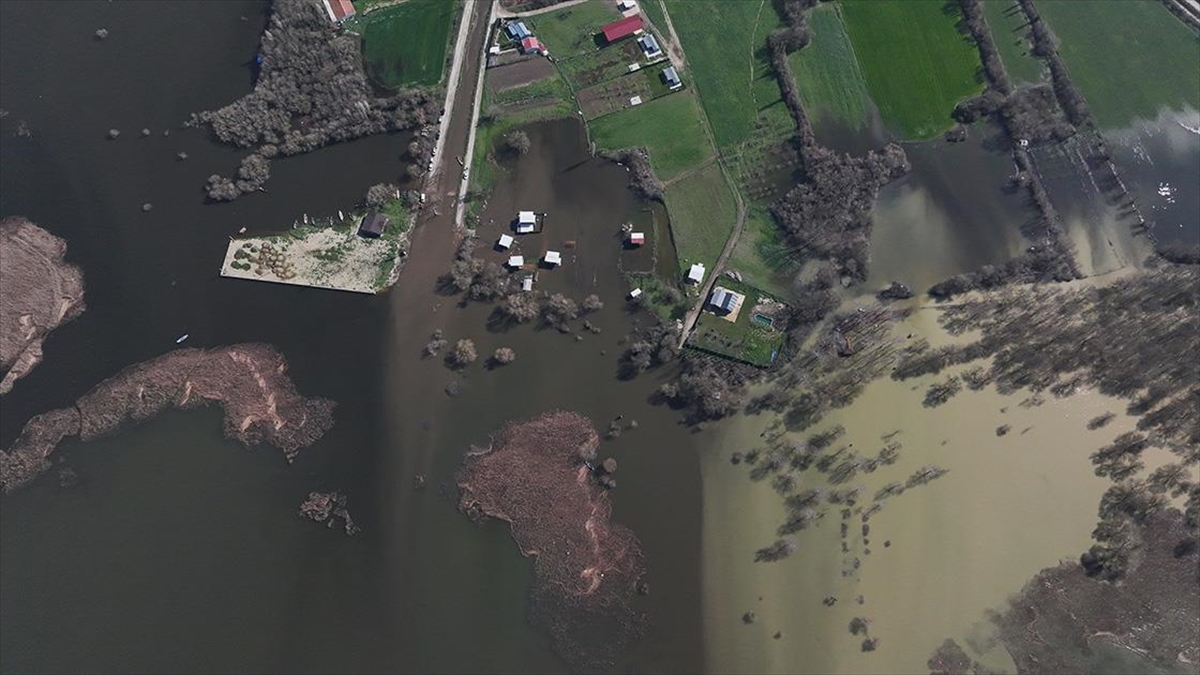 Uluabat Gölü’nde yağışların ardından su seviyesi yükseldi