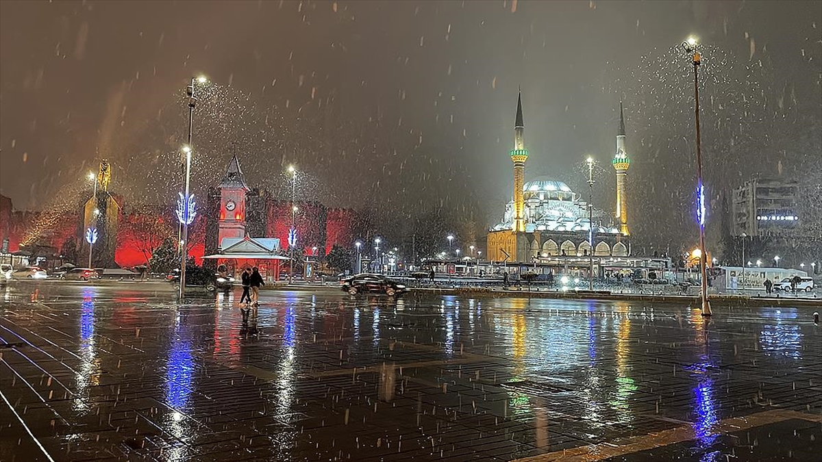 Yurdun bazı bölgelerinde kar yağışı etkili oluyor