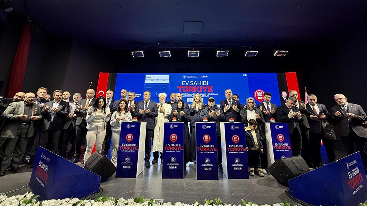 “Yüzyılın Konut Projesi” kapsamında Sakarya’da yapılacak konutların kurası çekildi “Yüzyılın Konut Projesi” kapsamında Sakarya’da yapılacak konutların kurası çekildi