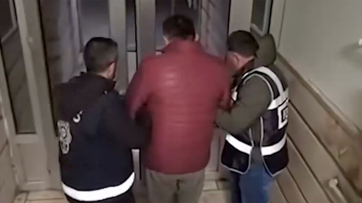 38 ildeki FETÖ operasyonlarında 298 şüpheli yakalandı