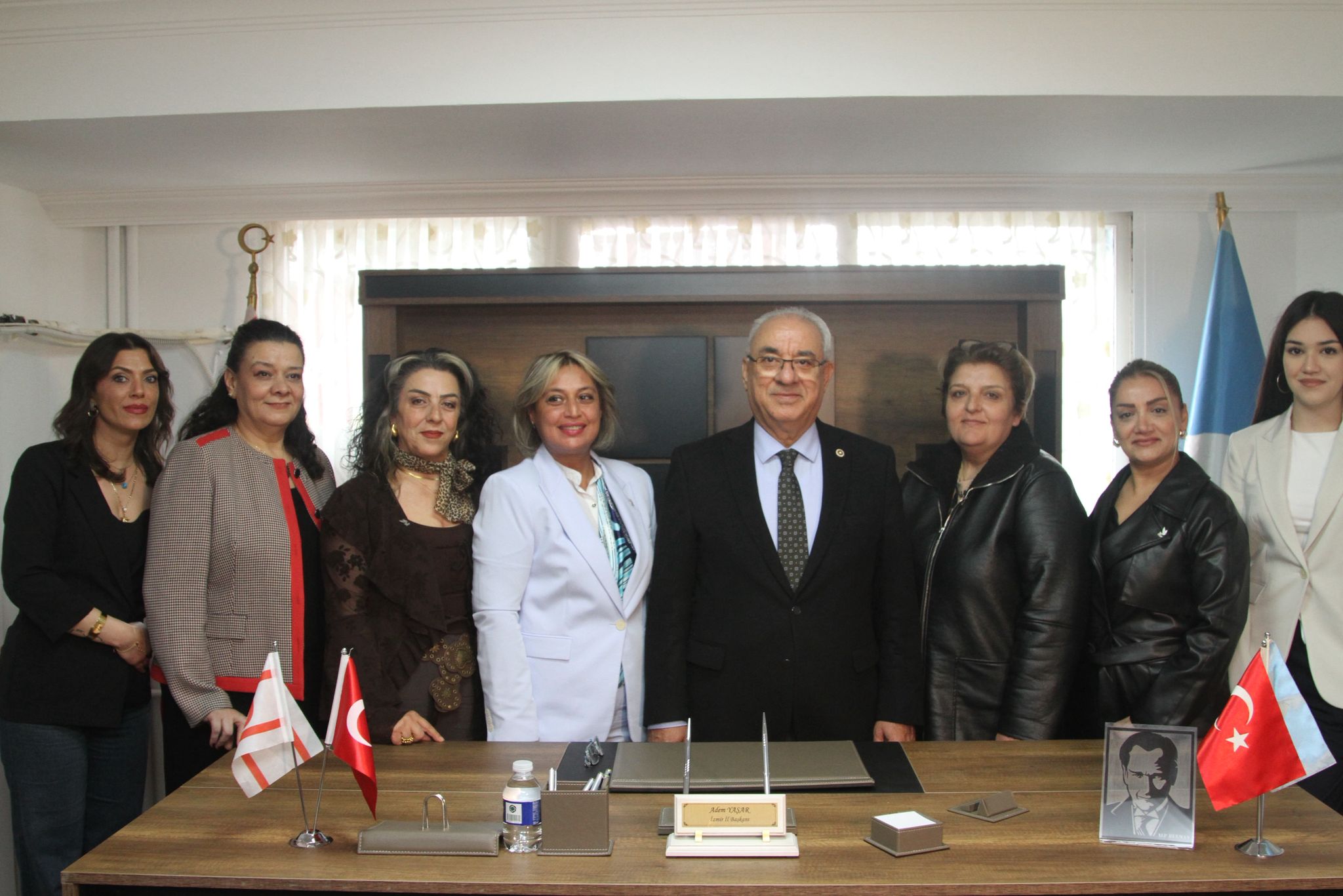 DSP GENEL Başkanı Önder Aksakal İzmir’de Partililer ile Bayram Kutlamasında Bir Araya Geldi… DSP GENEL Başkanı Önder Aksakal İzmir’de Partililer ile Bayram Kutlamasında Bir Araya Geldi…