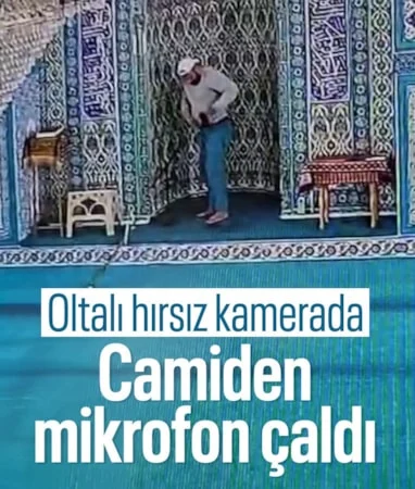 Bursa’da camiden mikrofon çalan şahıs kamerada…