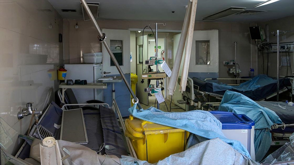 AA ekibi, Tahran’daki Şehit Mutahhari Hastanesinde oluşan hasarın boyutunu görüntüledi