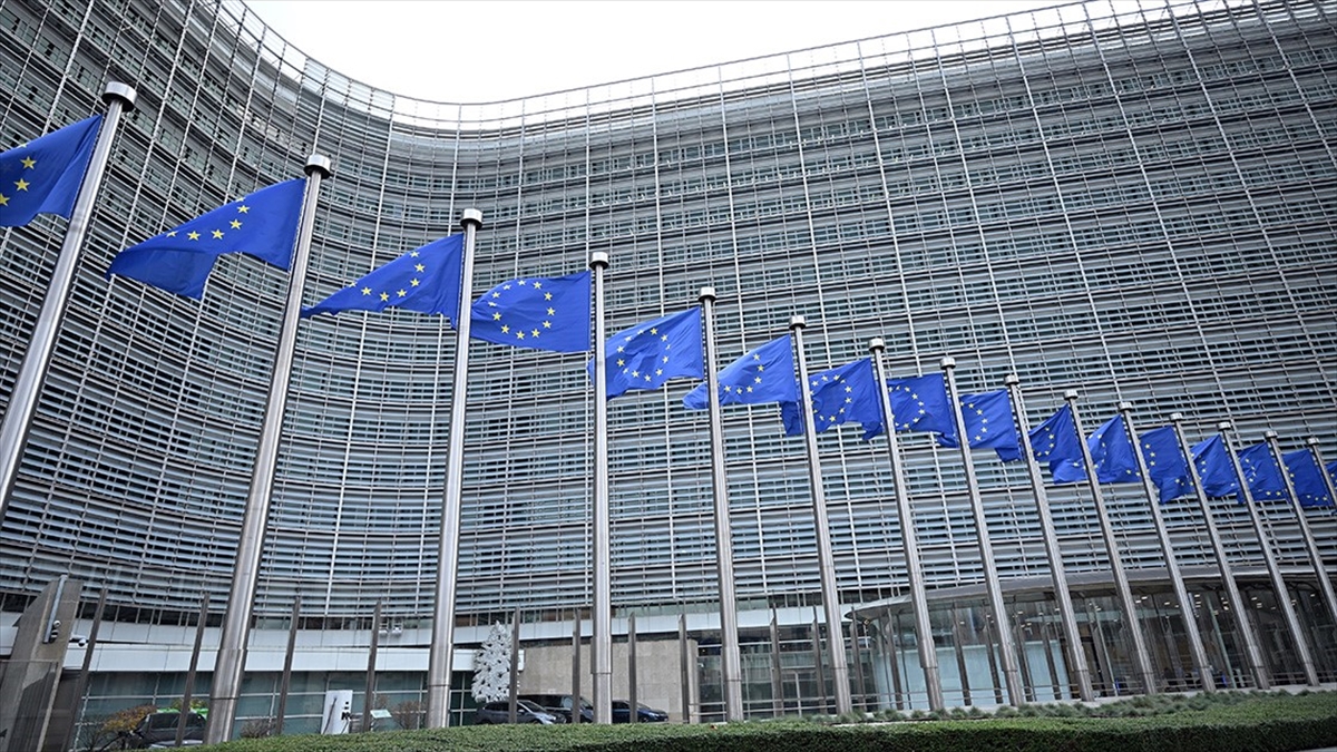 AB, Rusya’dan petrol ithalatını tamamen yasaklayacak teklifi erteledi