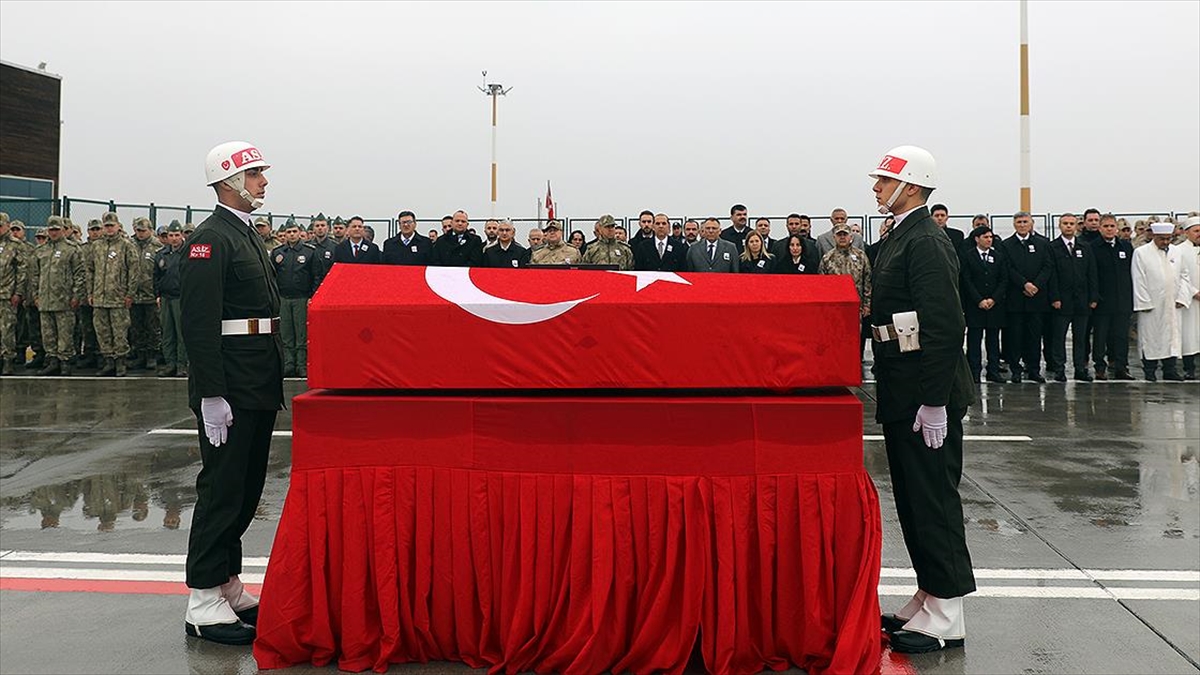 Ağrı’da askeri araç kazasında şehit olan Uzman Çavuş Akarsel için tören düzenlendi