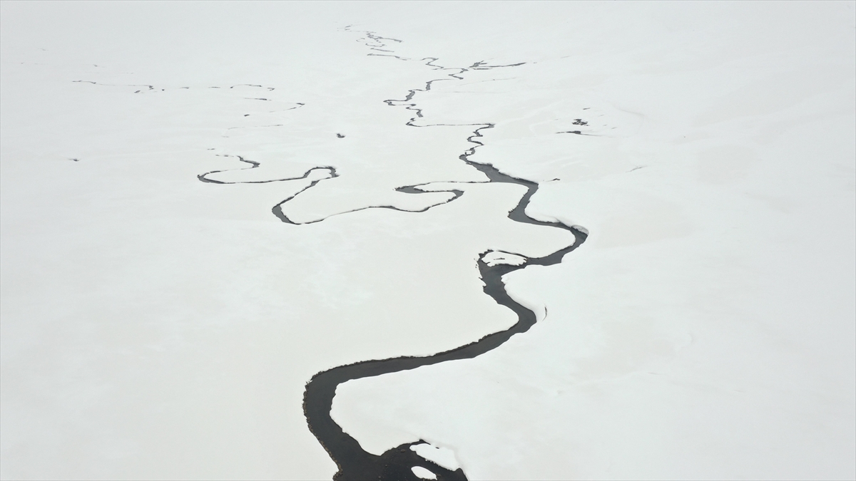 Ağrı’da karla kaplı menderesler havadan görüntülendi