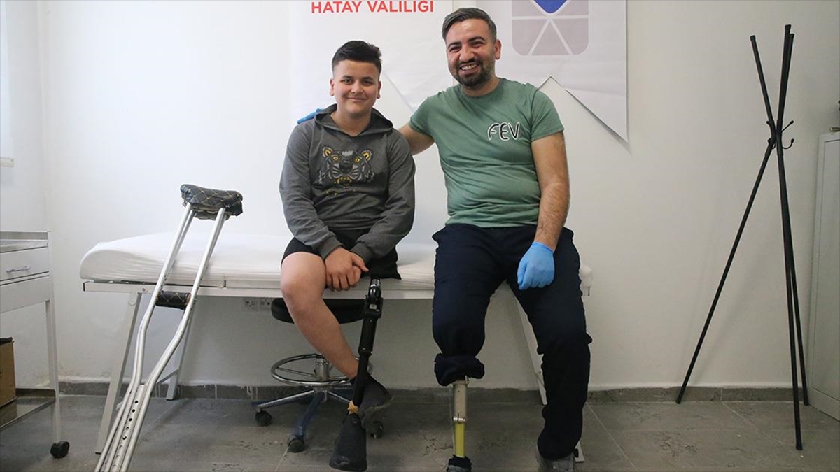 Ampute protez teknikeri kendisi gibi uzuv kaybı yaşayanlara umut oluyor