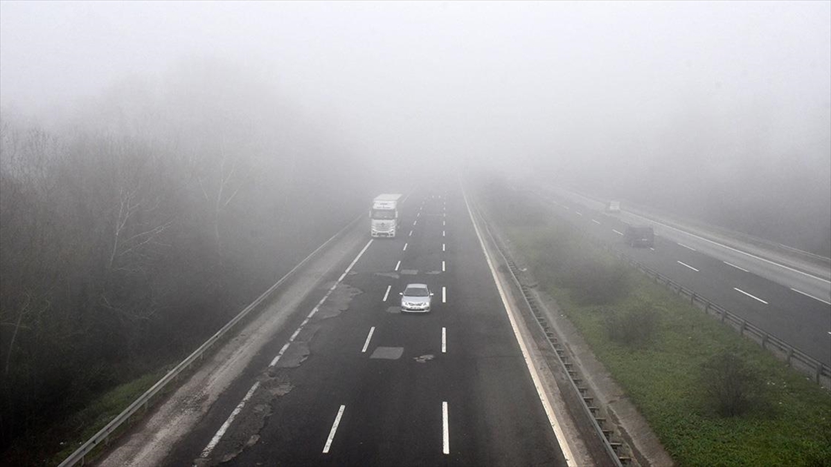 Anadolu Otoyolu’nun Düzce kesiminde sis etkili oldu