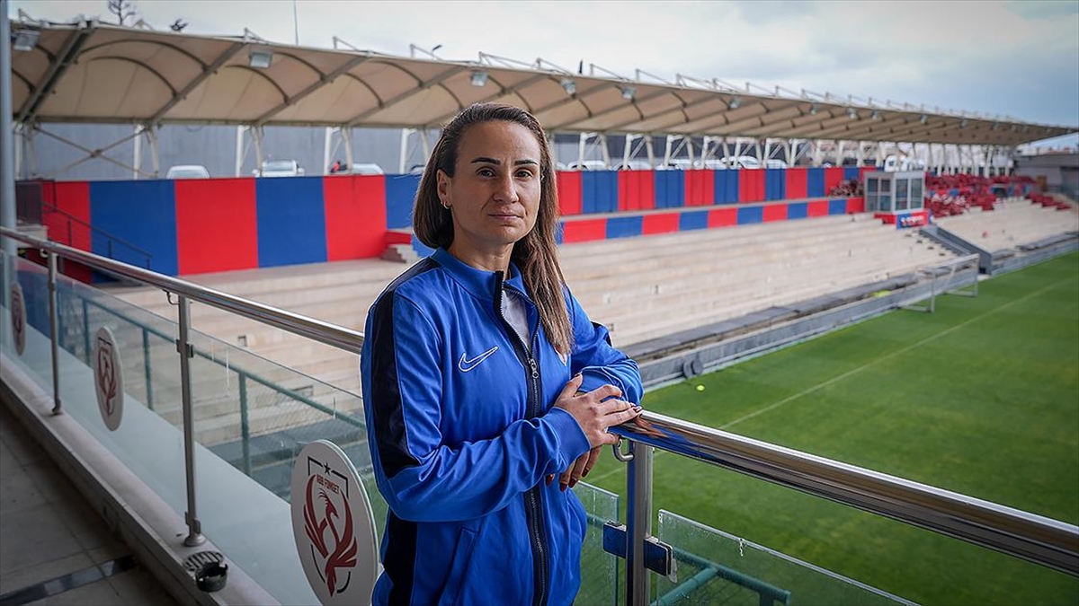 Arzu Karabulut’un gurbetten Türk Milli Takımı’na uzanan futbol yolculuğu Arzu Karabulut’un gurbetten Türk Milli Takımı’na uzanan futbol yolculuğu