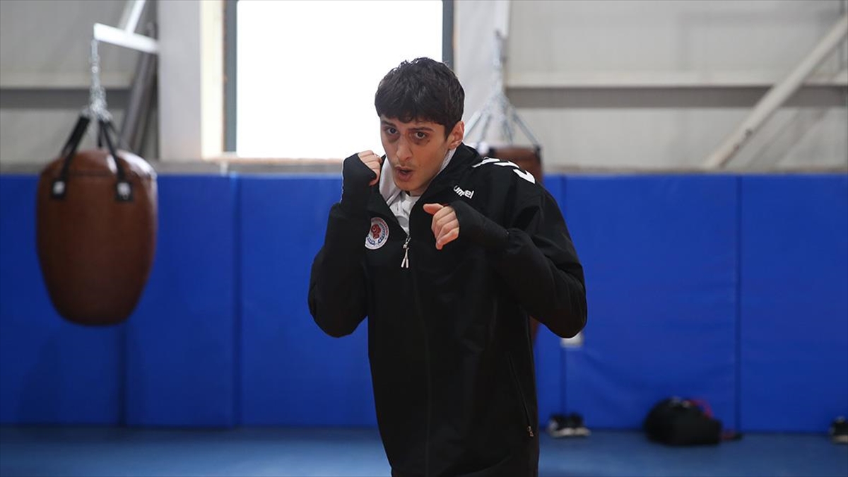 Babasının hayalini gerçekleştiren milli boksör Alparslan’ın hedefi Gençlik Olimpiyatları