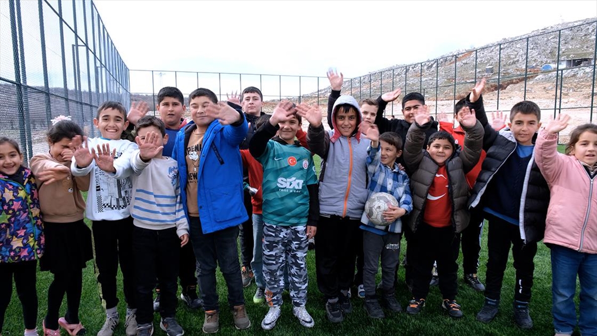 Bakan Kurum, Adıyaman’ın Zey köyünde halı sahaya kavuşan çocukları paylaştı Bakan Kurum, Adıyaman’ın Zey köyünde halı sahaya kavuşan çocukları paylaştı