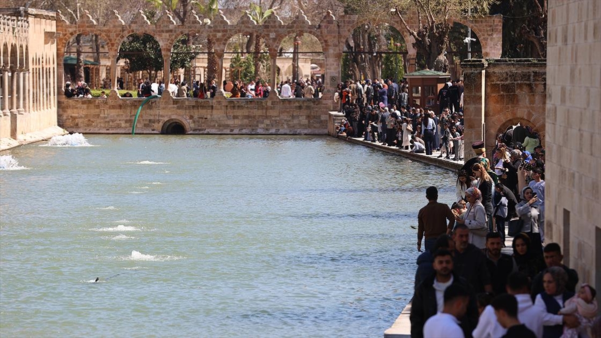 Balıklıgöl’de hafta sonu yoğunluğu