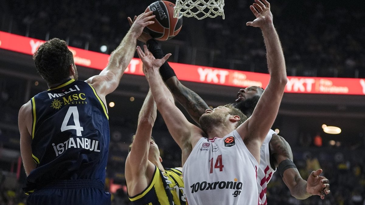 Basketbol Avrupa Ligi’nde ertelenen Olympiakos-Fenerbahçe Beko maçı yarın oynanacak