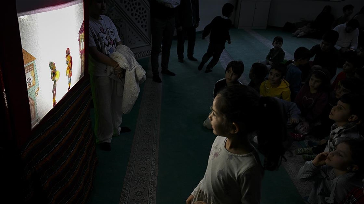 Berlin’de ramazan gelenekleri Nasreddin Hoca ve gölge oyunuyla yaşatılıyor Berlin’de ramazan gelenekleri Nasreddin Hoca ve gölge oyunuyla yaşatılıyor