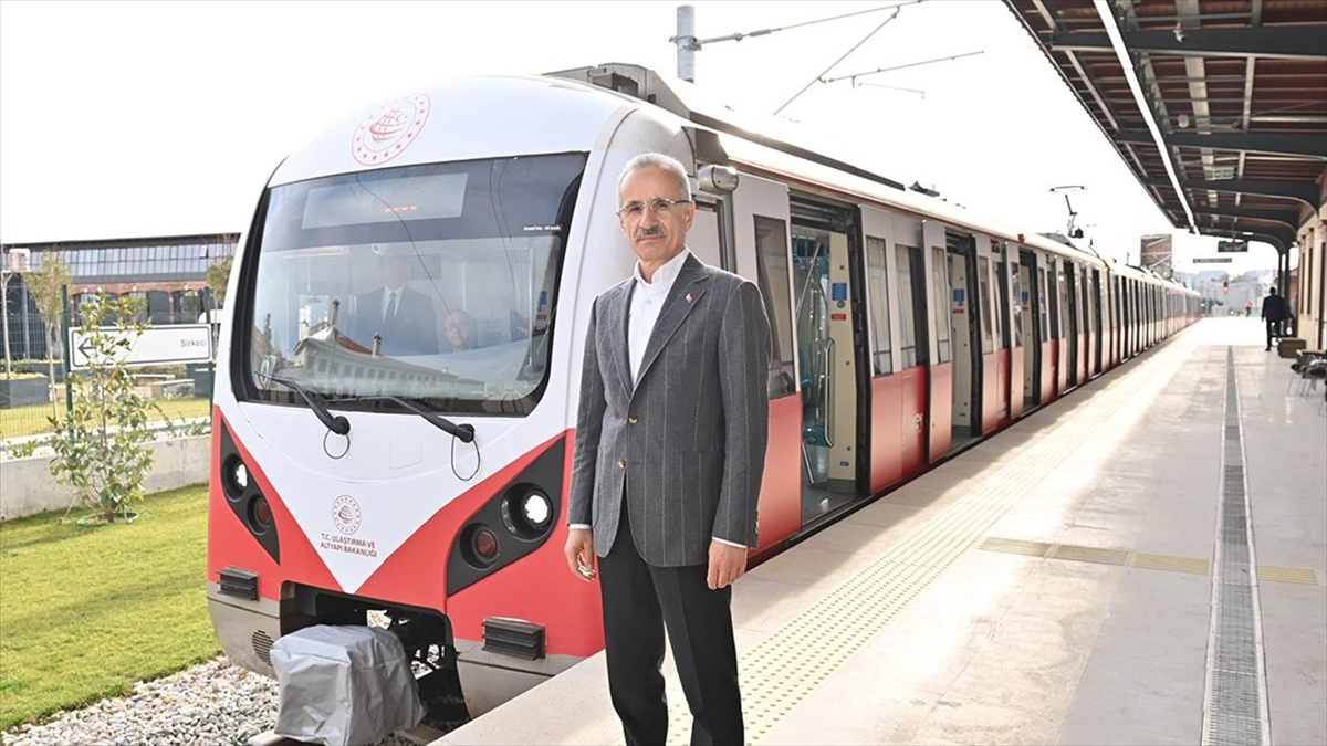 Beş büyükşehirde ulaşımı rahatlatan kent içi raylı sistemlerde kapasite artıyor Beş büyükşehirde ulaşımı rahatlatan kent içi raylı sistemlerde kapasite artıyor