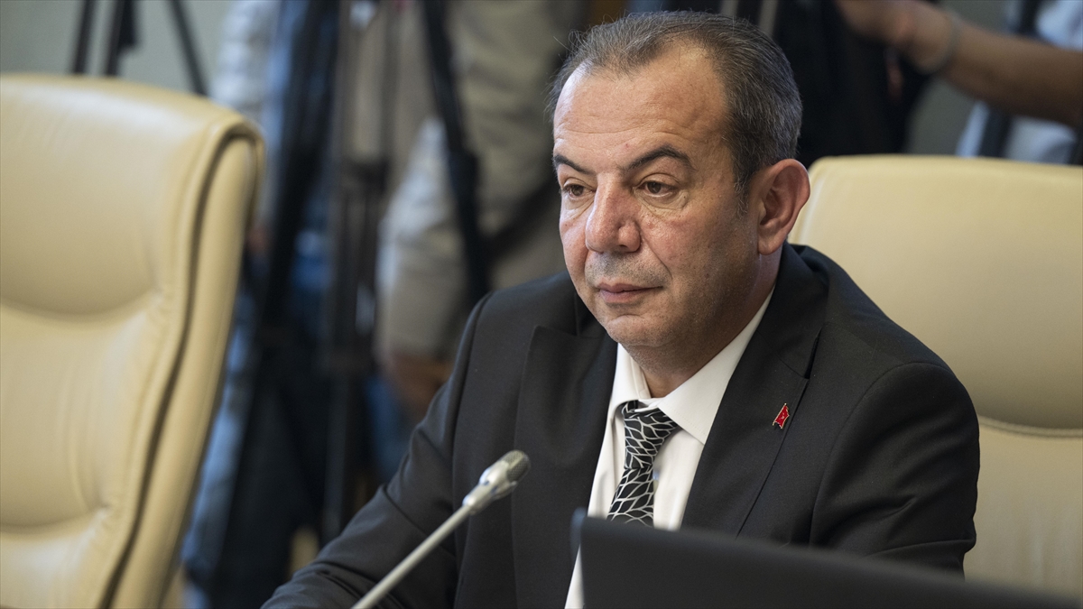 Bolu Belediye Başkanı Tanju Özcan görevden uzaklaştırıldı Bolu Belediye Başkanı Tanju Özcan görevden uzaklaştırıldı