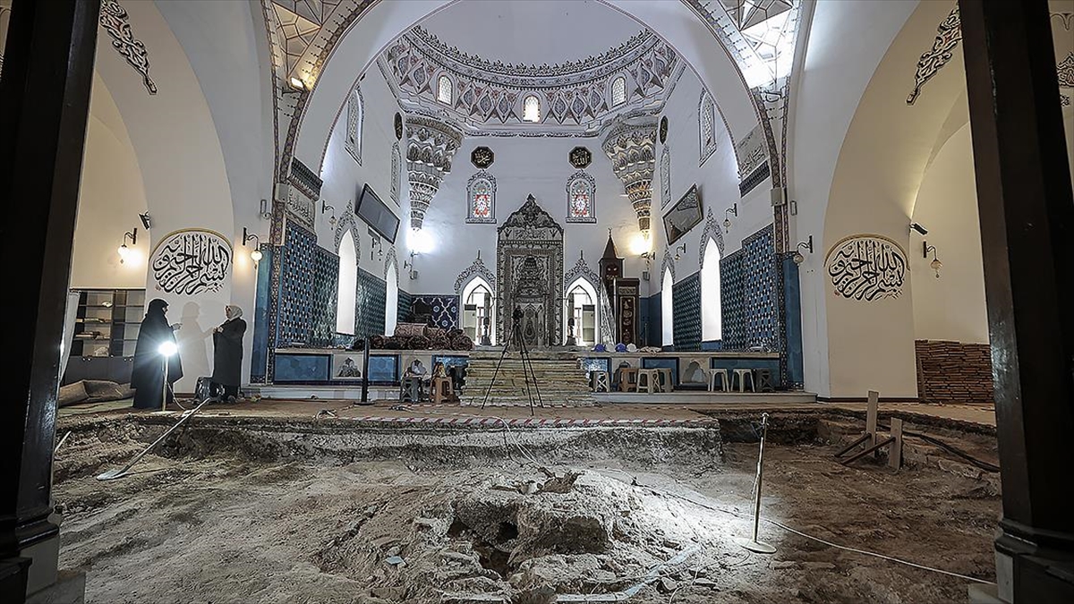 Bursa’daki 2. Murad Camisi’nde 600 yıllık havuz kalıntısı ortaya çıkarıldı
