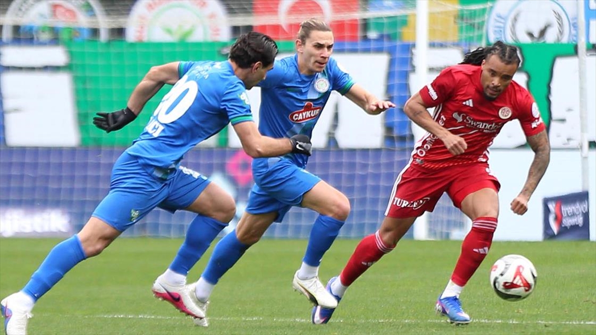 Çaykur Rizespor, Antalyaspor’u 1-0 yendi Çaykur Rizespor, Antalyaspor’u 1-0 yendi