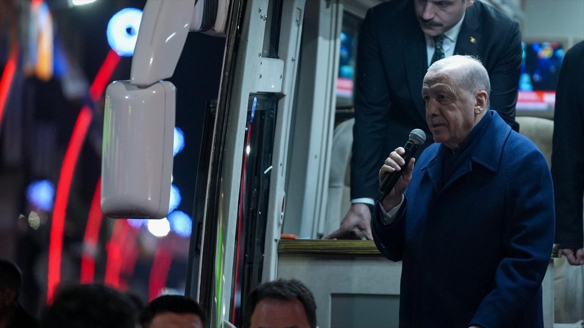 Cumhurbaşkanı Erdoğan, memleketi Rize’nin Güneysu ilçesinde vatandaşlara hitap etti