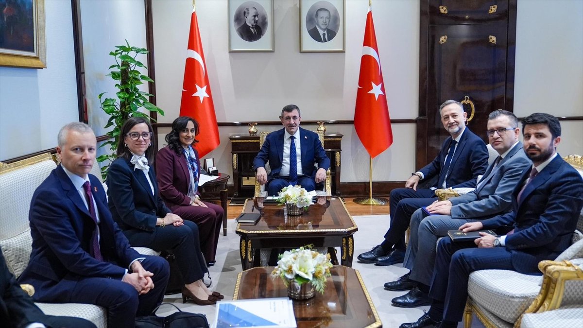 Cumhurbaşkanı Yardımcısı Yılmaz, Kanada Dışişleri Bakanı Anand’ı kabul etti