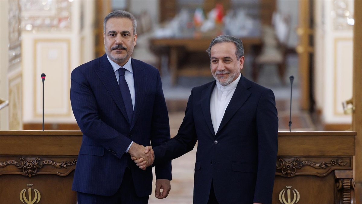 Dışişleri Bakanı Fidan, İranlı mevkidaşı Erakçi ile telefonda savaşın gidişatını görüştü