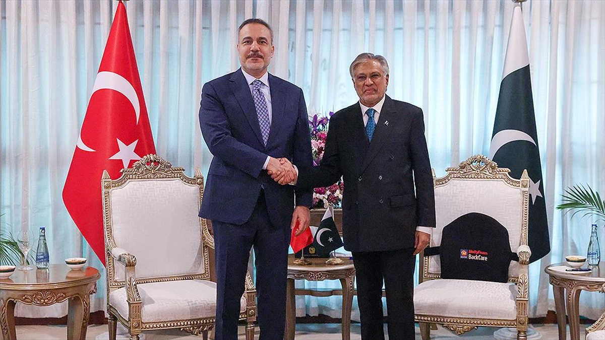 Dışişleri Bakanı Fidan, İslamabad’da Pakistanlı mevkidaşı Dar ile görüştü Dışişleri Bakanı Fidan, İslamabad’da Pakistanlı mevkidaşı Dar ile görüştü