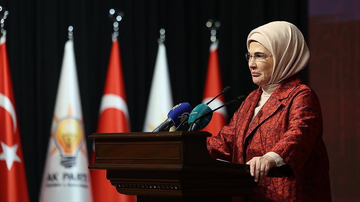 Emine Erdoğan: Köklerimizden aldığımız gücün yarınlara umut olması, gayretimizin bereketli olmasını diliyorum