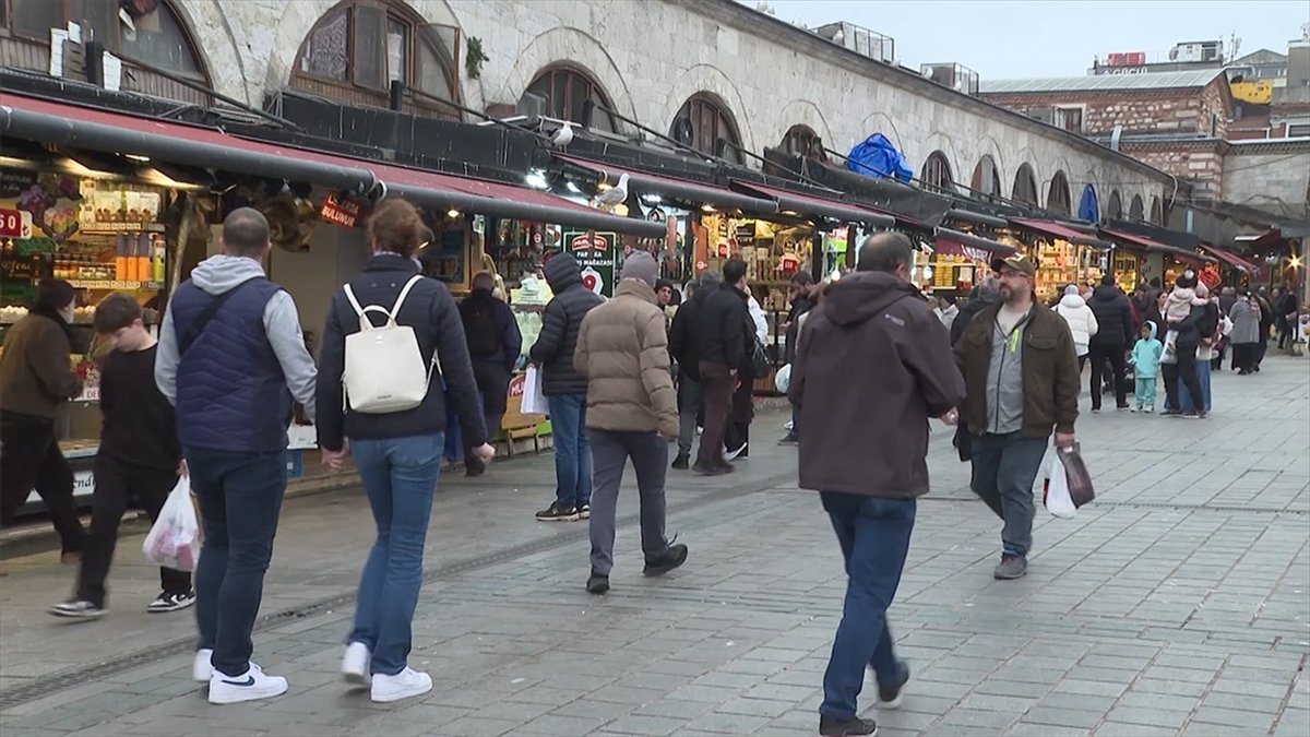 Eminönü’nde bayram alışverişi hareketliliği