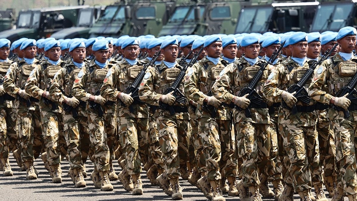 Endonezya, bölgesel gerilim nedeniyle Gazze’ye asker konuşlandırma planını askıya aldı