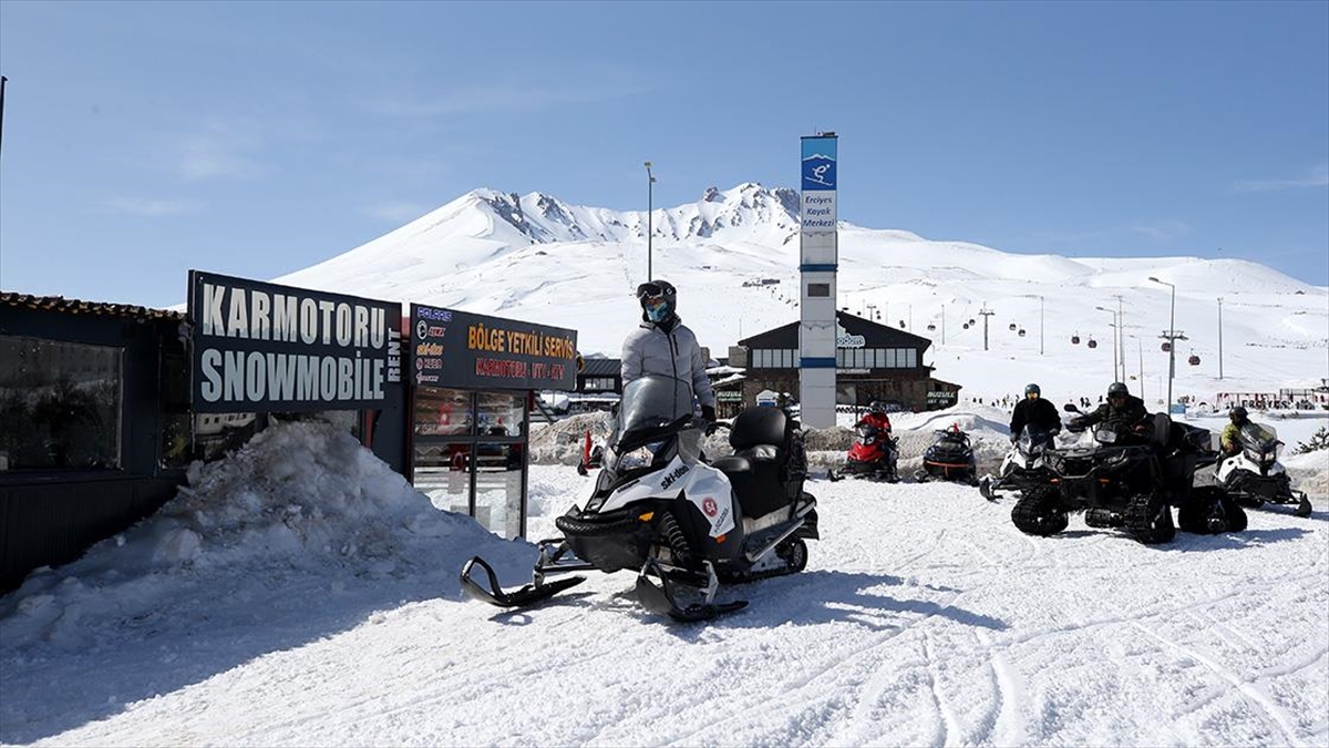 Erciyes’i kar motorlarıyla keşfediyorlar Erciyes’i kar motorlarıyla keşfediyorlar