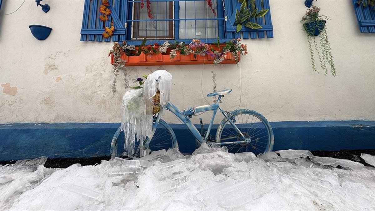Erzurum, Ardahan, Ağrı ve Kars’ta aralıklarla kar etkili oluyor Erzurum, Ardahan, Ağrı ve Kars’ta aralıklarla kar etkili oluyor