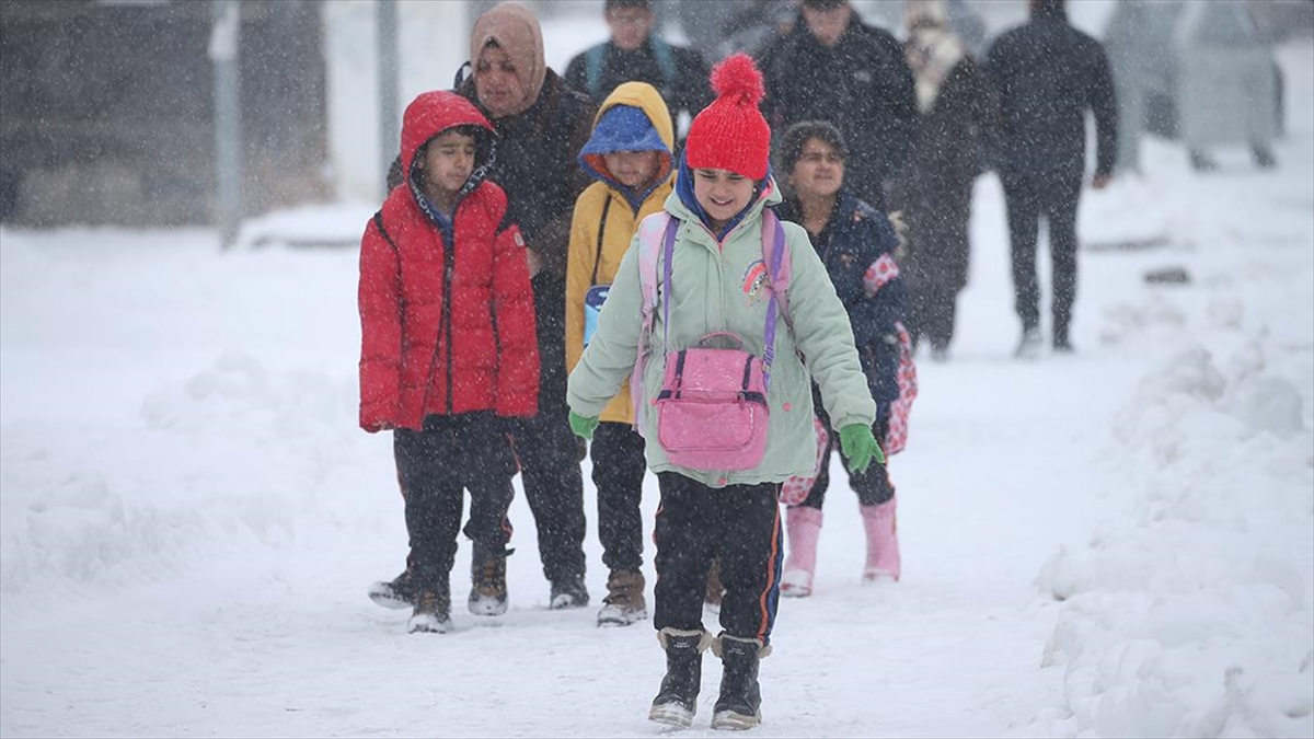 Erzurum, Kars ve Ardahan’da kar etkili oluyor Erzurum, Kars ve Ardahan’da kar etkili oluyor