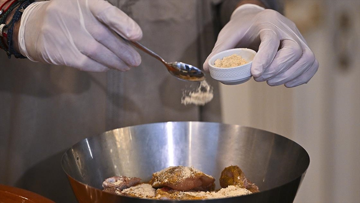 Fas’ın Ankara Büyükelçisi Lazreq ve eşi, ülkelerine özel iftar sofrasıyla geleneklerini tanıttı