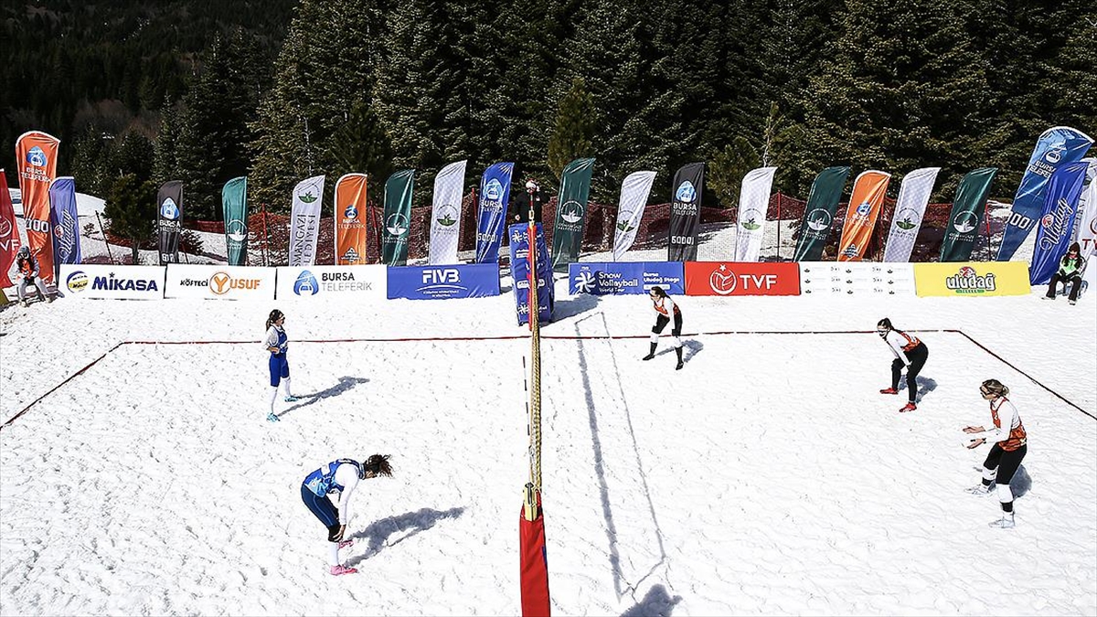FIVB Kar Voleybolu Dünya Turu Uludağ’da başladı FIVB Kar Voleybolu Dünya Turu Uludağ’da başladı