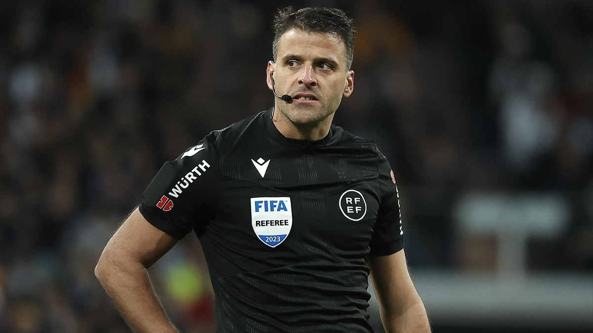 Galatasaray-Liverpool maçını İspanyol hakem Gil Manzano yönetecek Galatasaray-Liverpool maçını İspanyol hakem Gil Manzano yönetecek