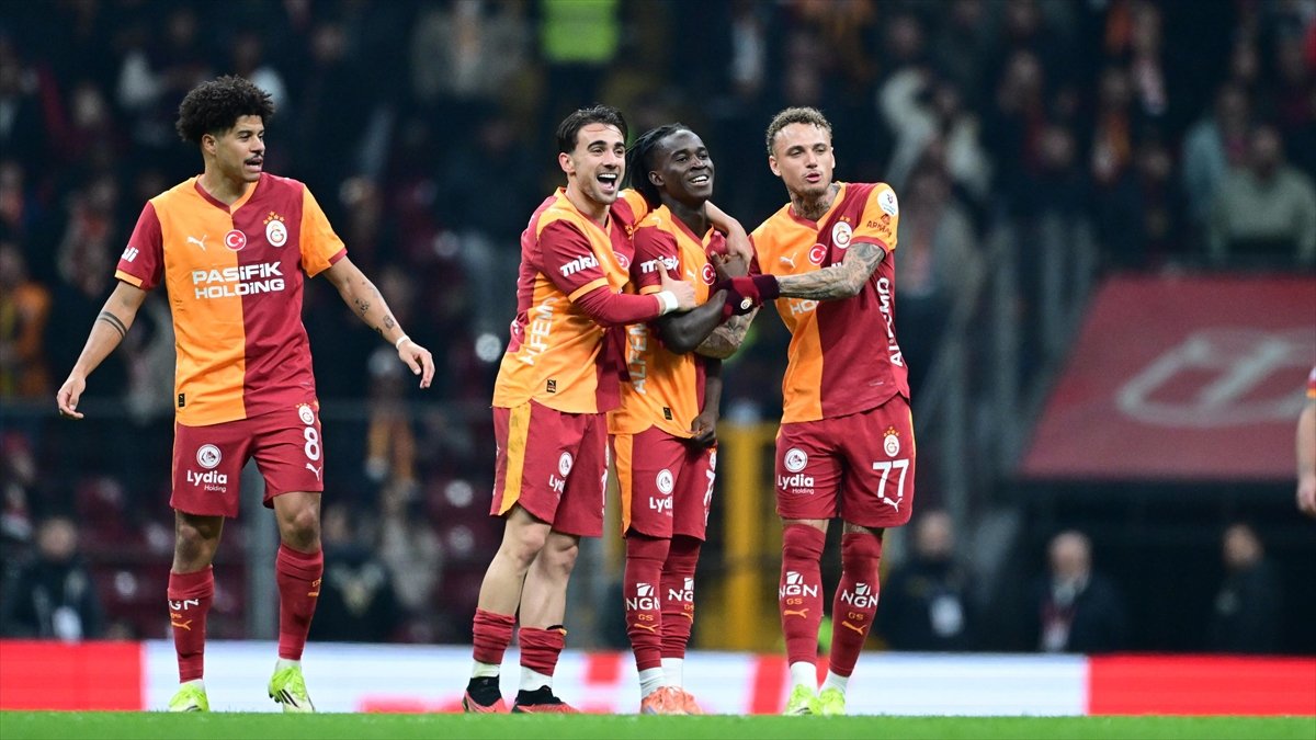 Galatasaray, sahasında RAMS Başakşehir’i mağlup etti