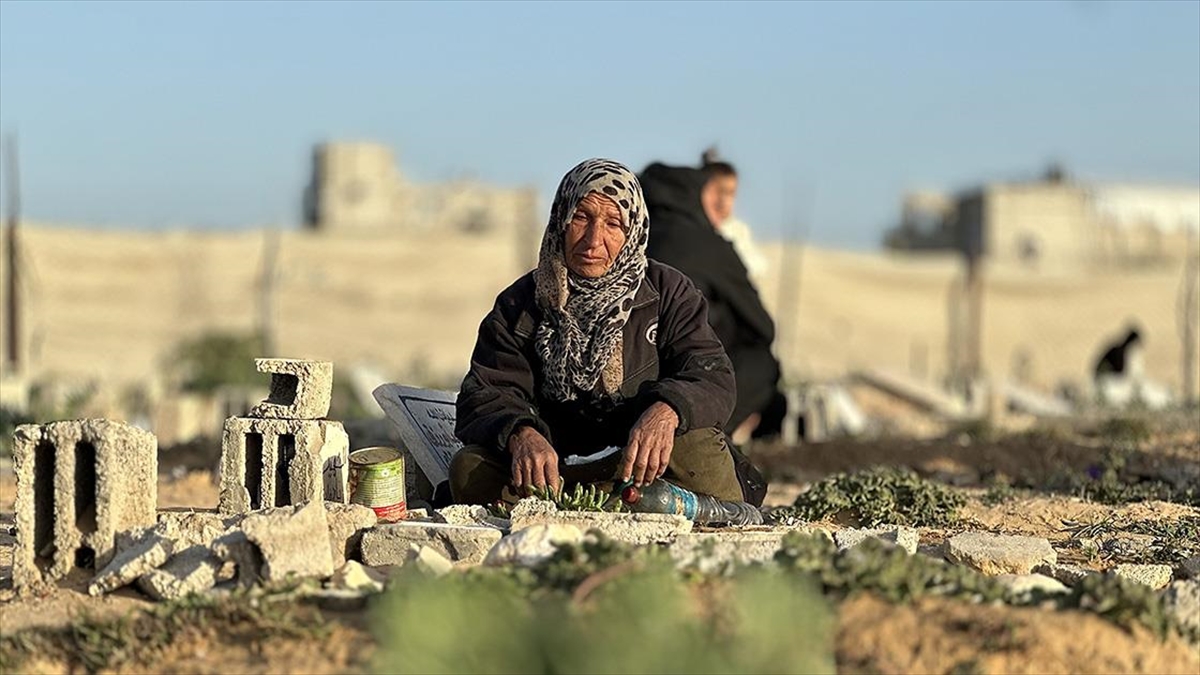 Gazze’de bayram değil hüzün hakim: Ramazan Bayramı mezar başında karşılandı